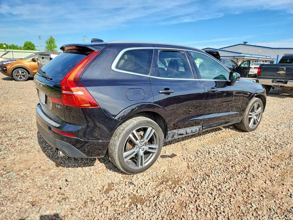 2020 VOLVO XC60 Momentum
