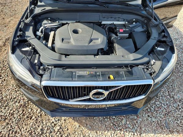 2020 VOLVO XC60 Momentum