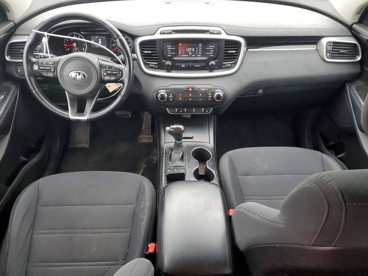 2016 KIA SORENTO L / LX