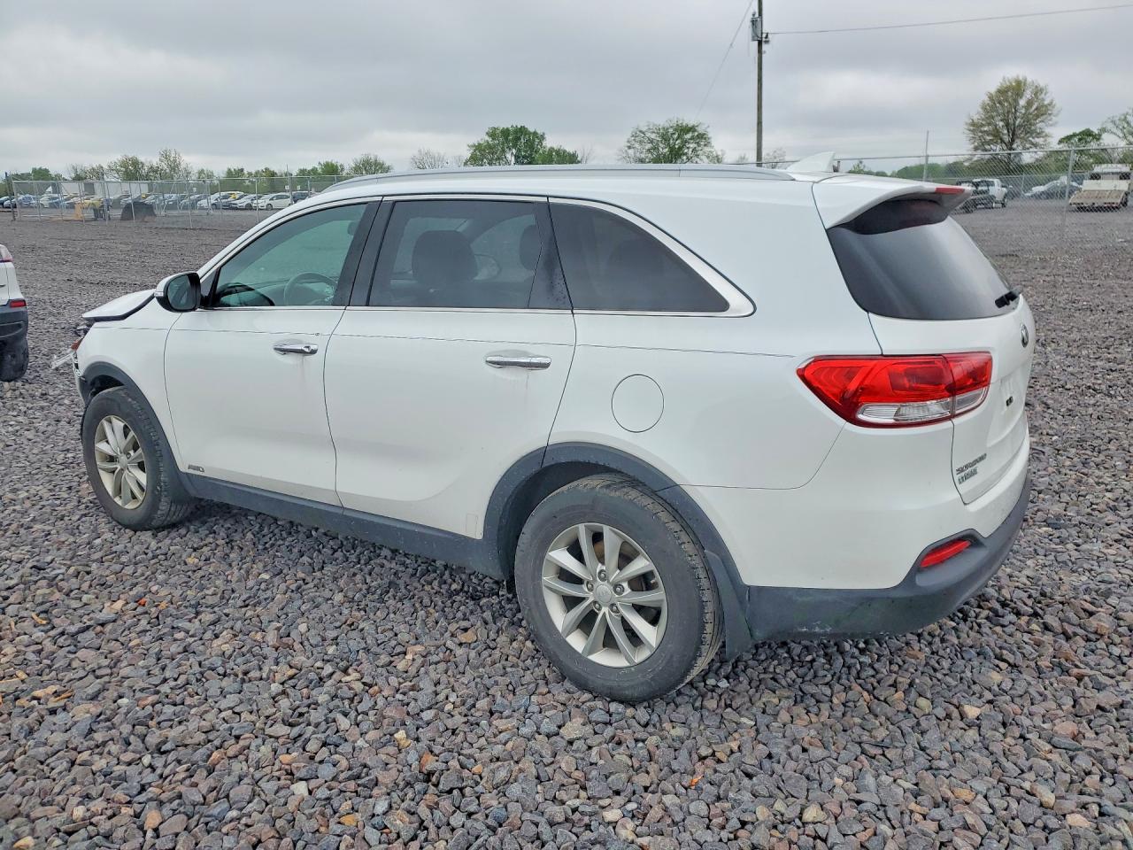 2016 KIA SORENTO L / LX