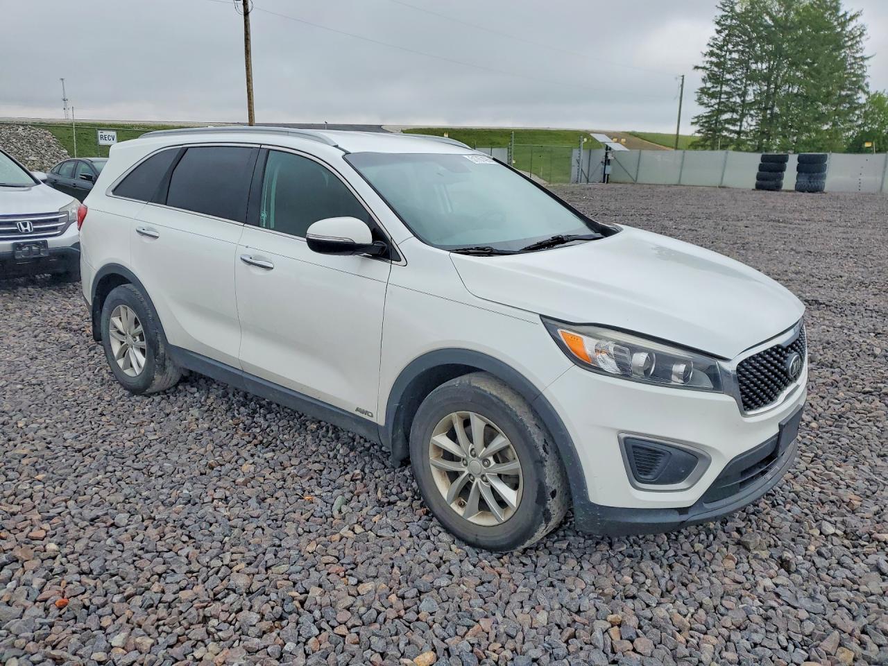 2016 KIA SORENTO L / LX