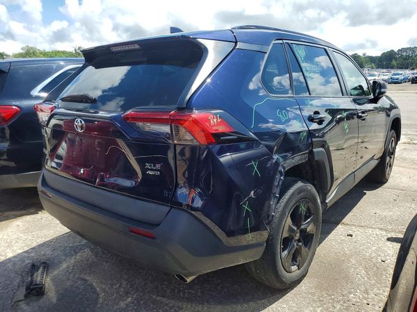 2022 TOYOTA RAV4 XLE