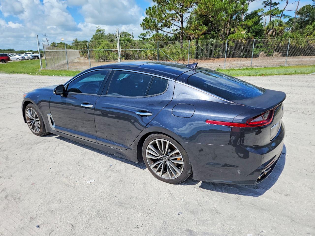 2019 KIA STINGER Premium