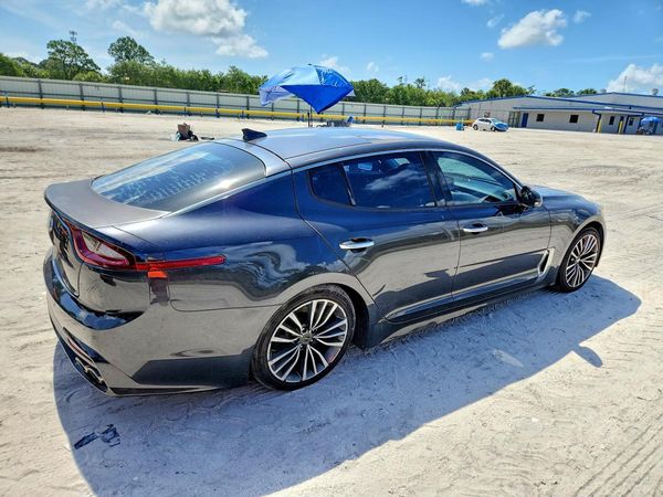 2019 KIA STINGER Premium