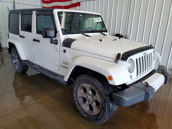 2016 JEEP WRANGLER UNLIMITED SAHARA 4X4 — Passenger 3/4