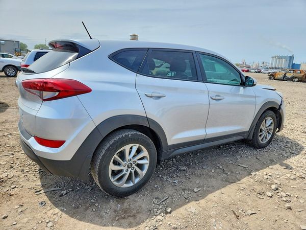 2017 HYUNDAI TUCSON SE (no options)