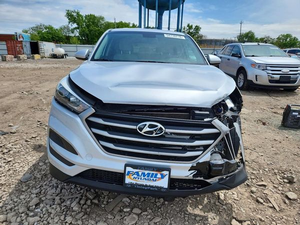 2017 HYUNDAI TUCSON SE (no options)