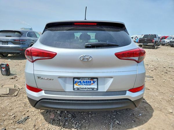 2017 HYUNDAI TUCSON SE (no options)