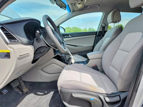 2017 HYUNDAI TUCSON SE (no options)