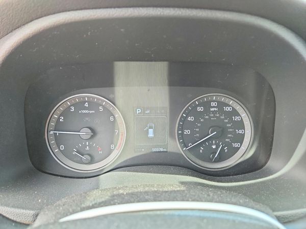 2017 HYUNDAI TUCSON SE (no options)