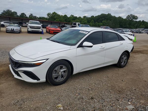 2024 HYUNDAI ELANTRA SE