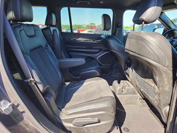 2022 JEEP GRAND CHEROKEE L LAREDO 4X4