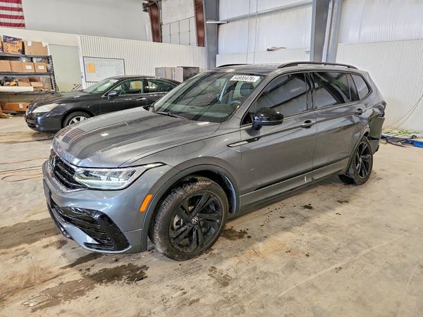 2024 VOLKSWAGEN TIGUAN 4Motion SE R-Line Black