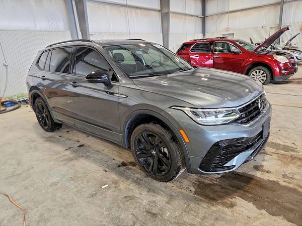 2024 VOLKSWAGEN TIGUAN 4Motion SE R-Line Black