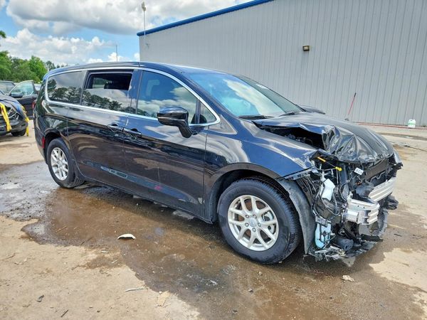 2025 CHRYSLER VOYAGER LX