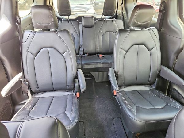 2025 CHRYSLER VOYAGER LX