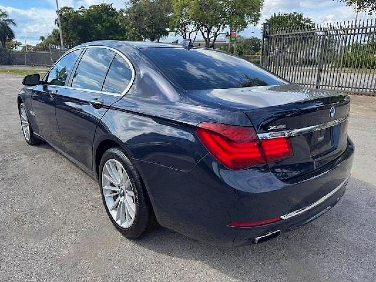 2015 BMW 750