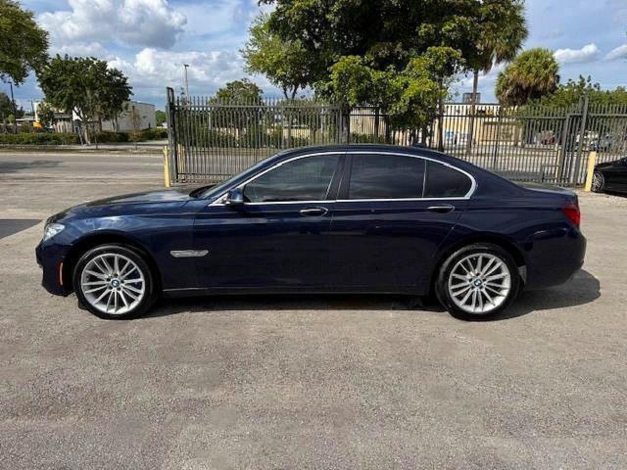 2015 BMW 750