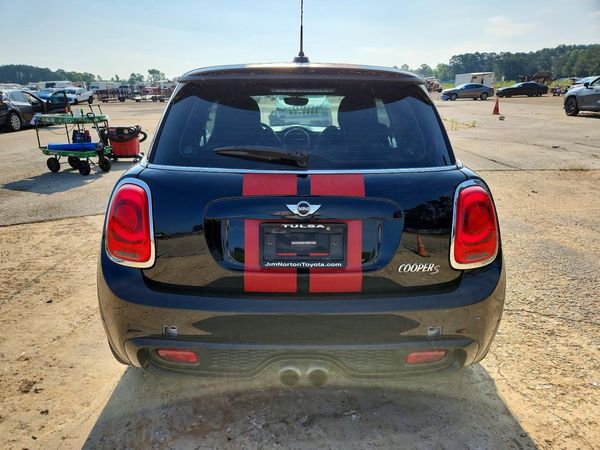 2017 MINI COOPER
