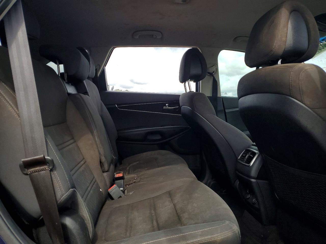 2016 KIA SORENTO L / LX