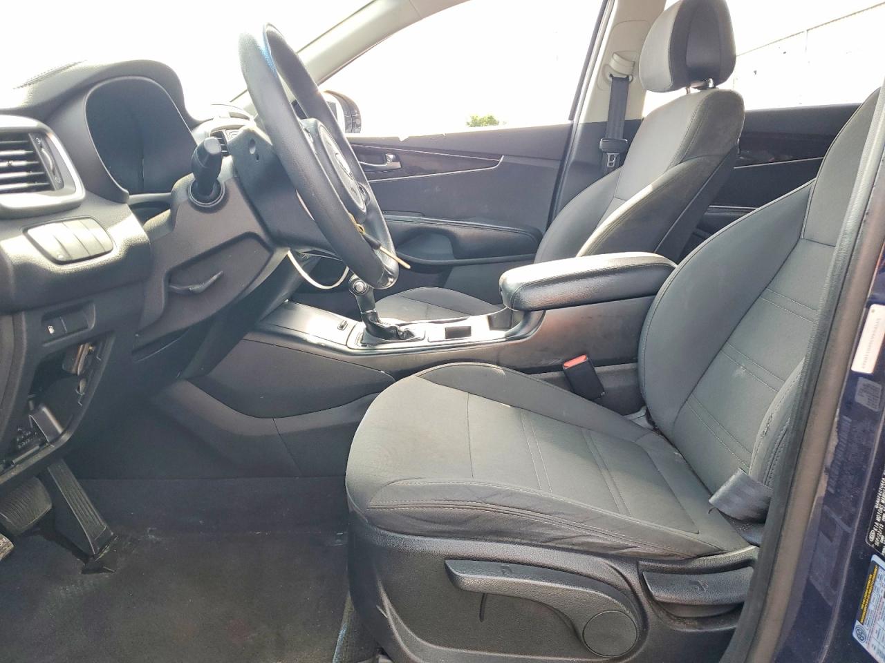 2016 KIA SORENTO L / LX