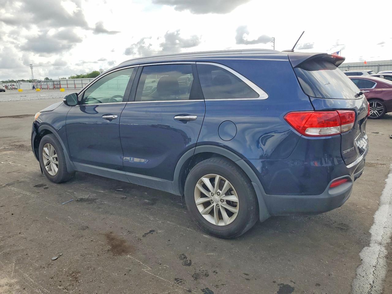 2016 KIA SORENTO L / LX