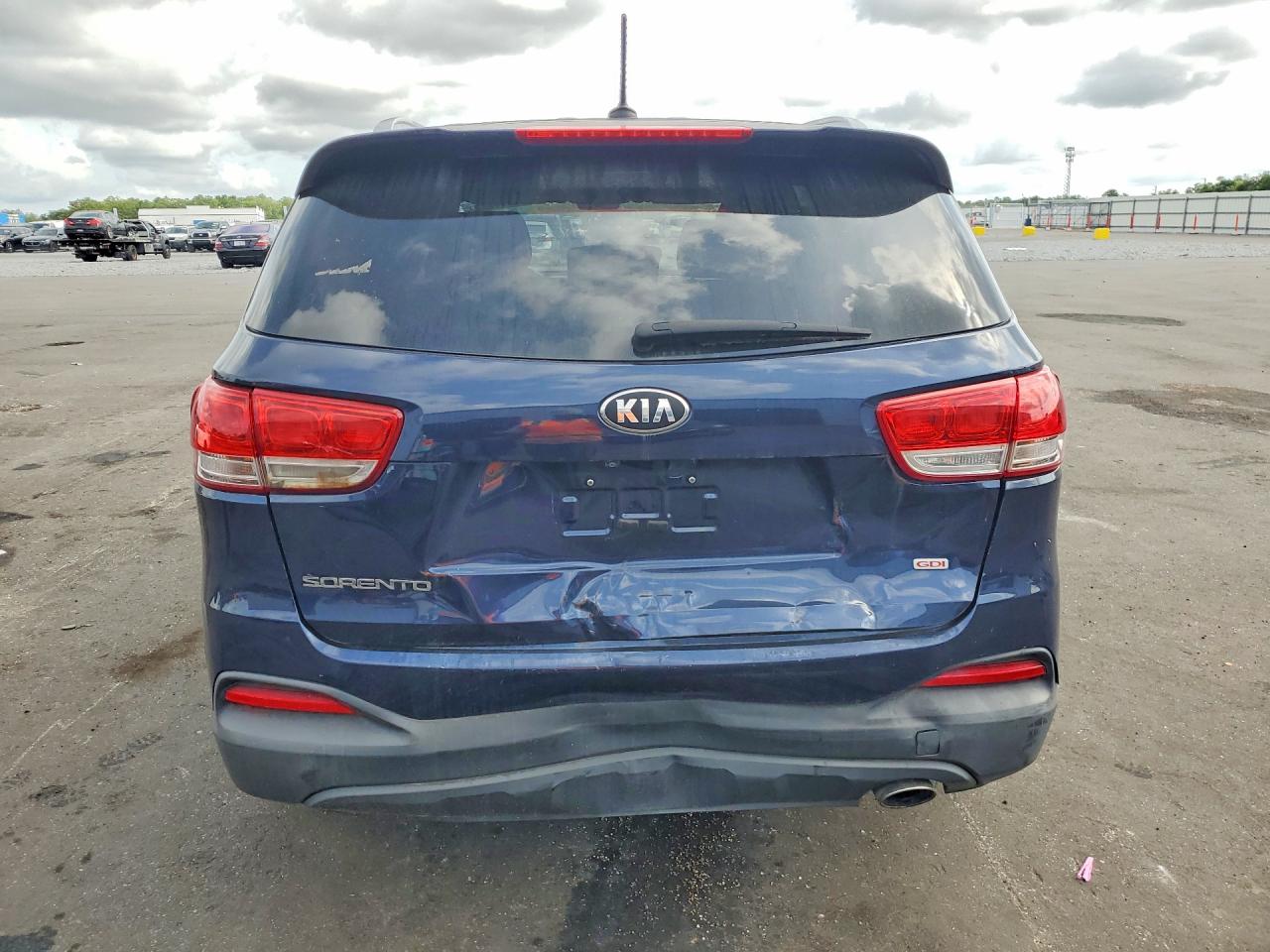 2016 KIA SORENTO L / LX