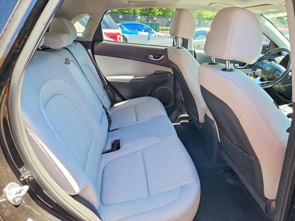 2022 HYUNDAI KONA SEL Convenience Pkg