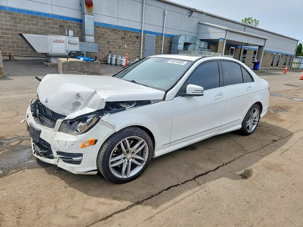 2013 MERCEDES-BENZ C-CLASS C300 — Front 3/4