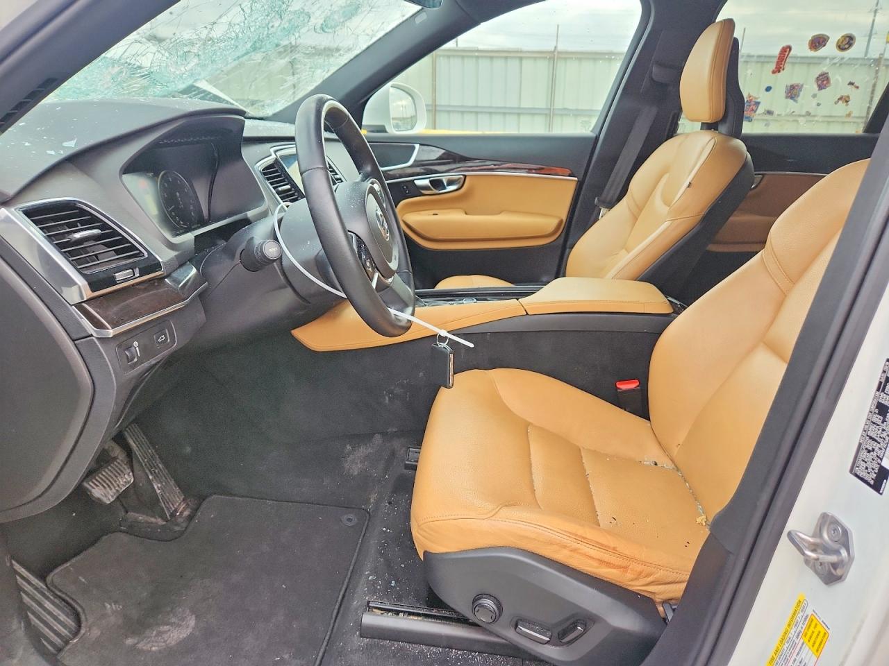 2018 VOLVO XC90 Momentum