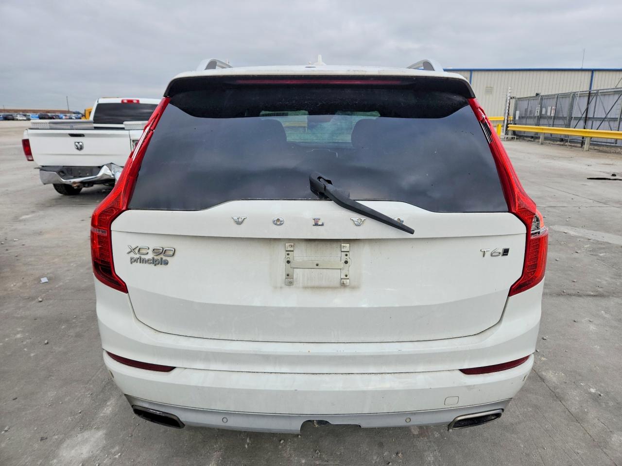 2018 VOLVO XC90 Momentum