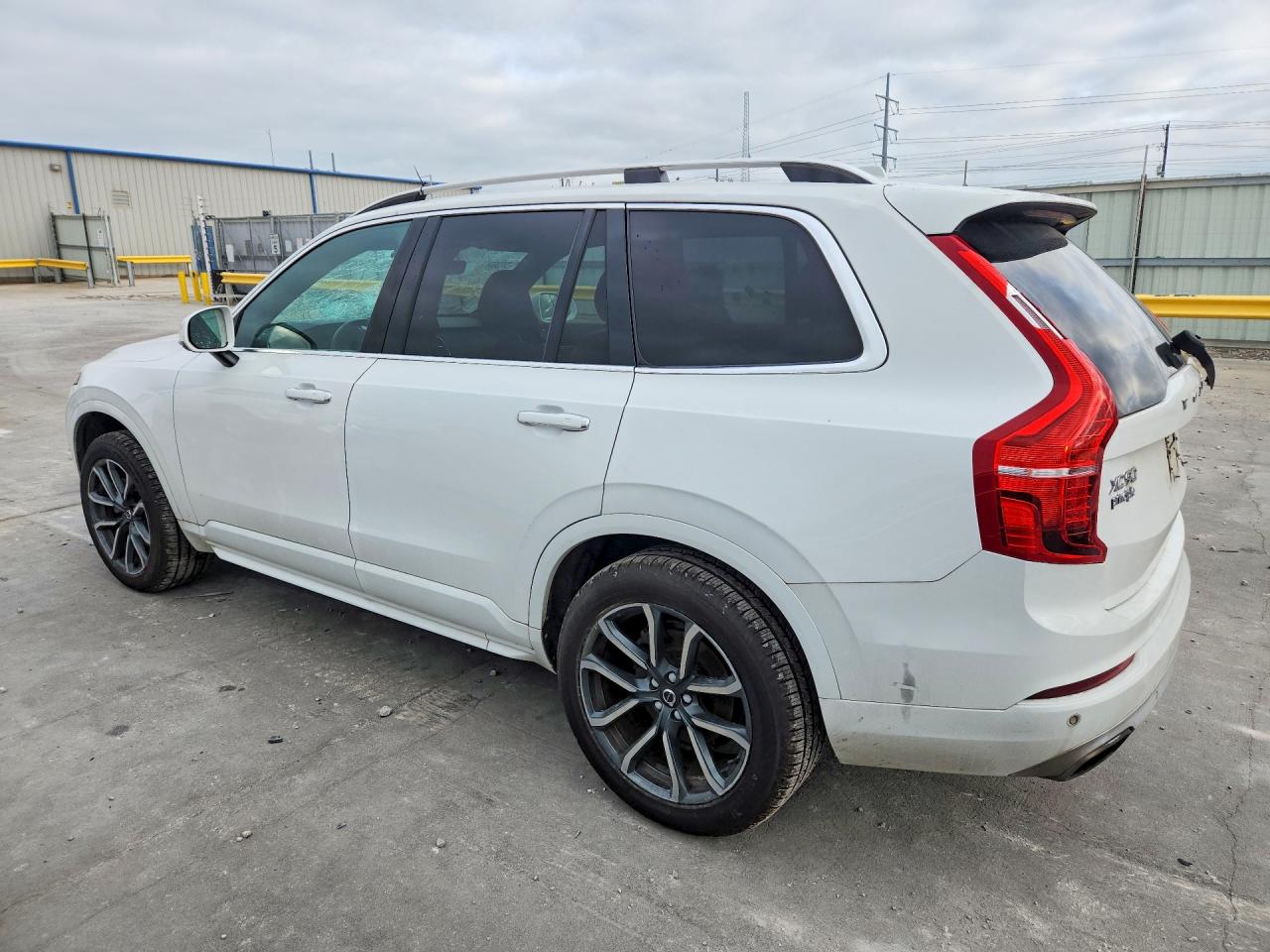 2018 VOLVO XC90 Momentum
