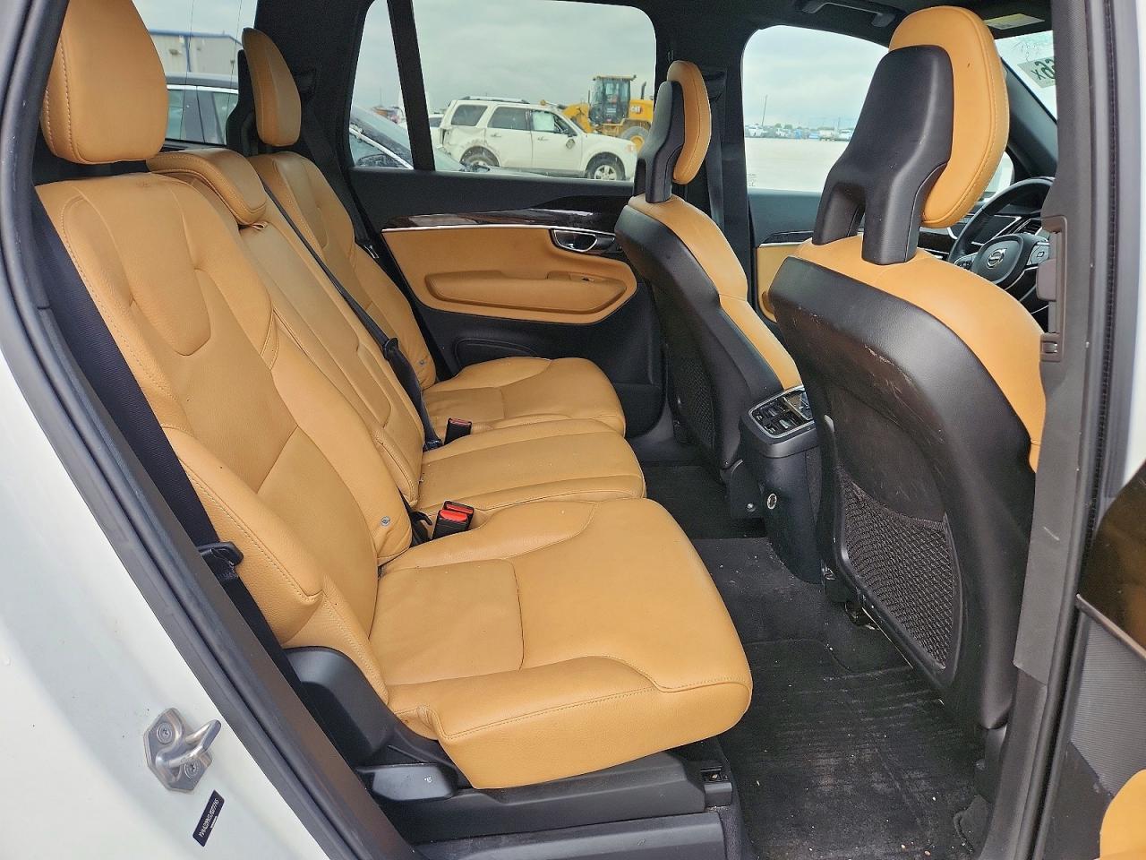 2018 VOLVO XC90 Momentum