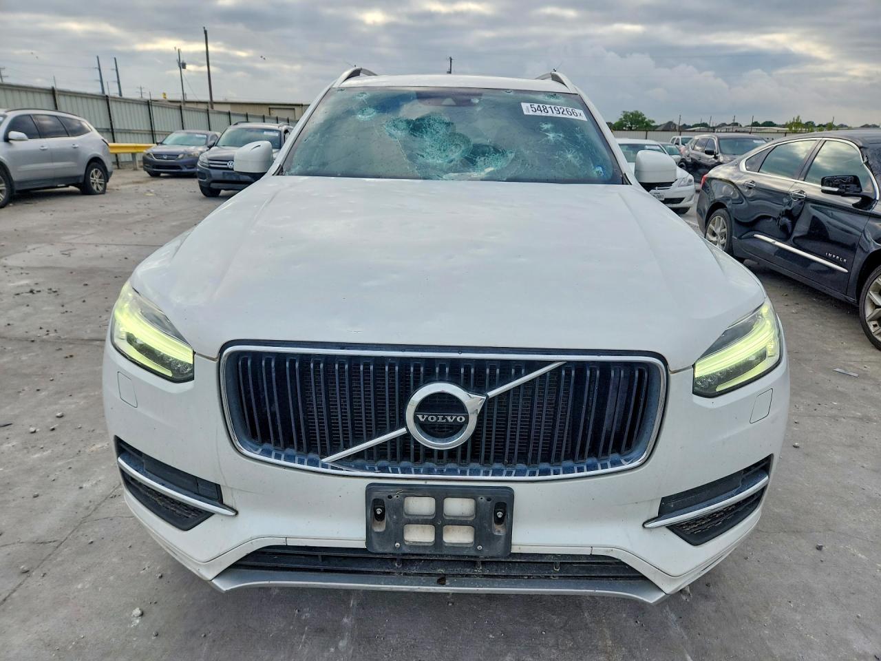 2018 VOLVO XC90 Momentum