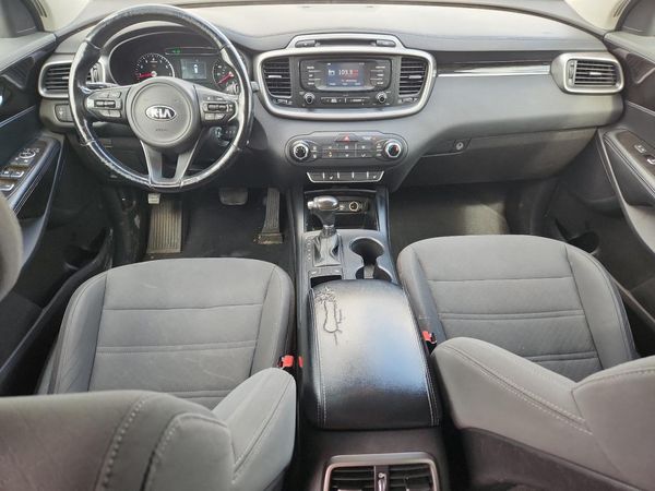 2016 KIA SORENTO L / LX