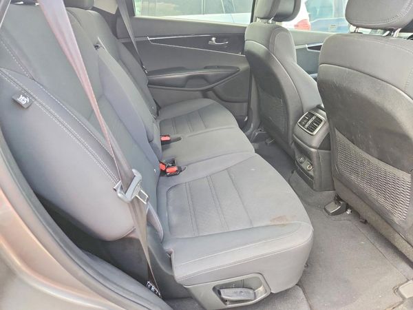 2016 KIA SORENTO L / LX