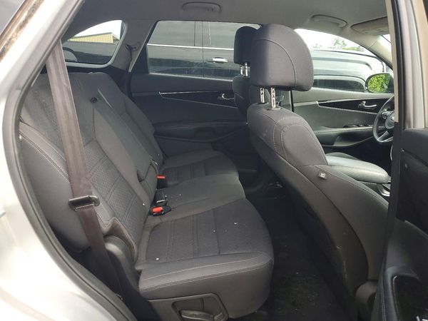 2017 KIA SORENTO L, LX