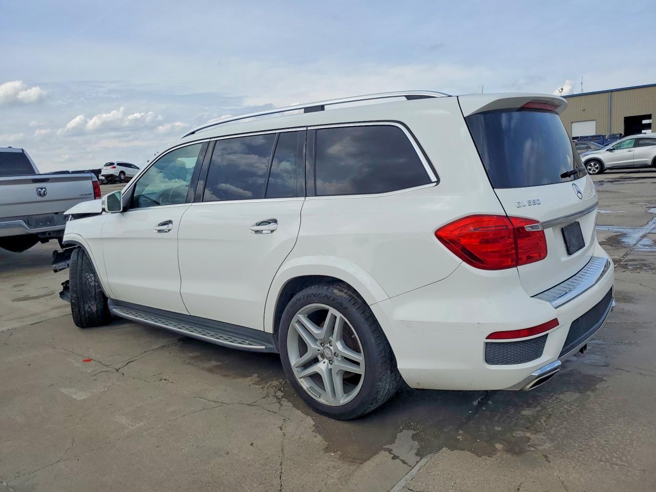 2016 MERCEDES-BENZ GL GL550-4M