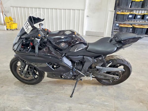 2025 YAMAHA YZFR7
