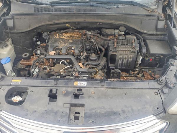 2016 HYUNDAI SANTA FE GI — Engine bay