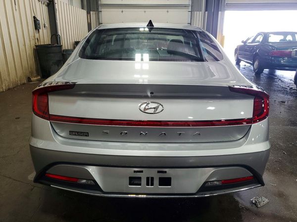 2022 HYUNDAI SONATA SE
