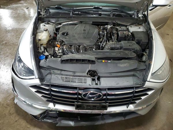 2022 HYUNDAI SONATA SE