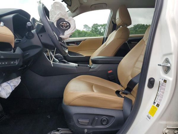 2019 TOYOTA RAV4 XLE Premium
