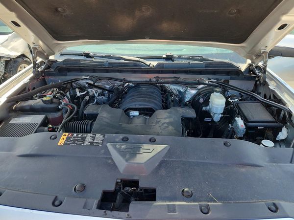 2018 CHEVROLET SILVERADO LT — Engine bay