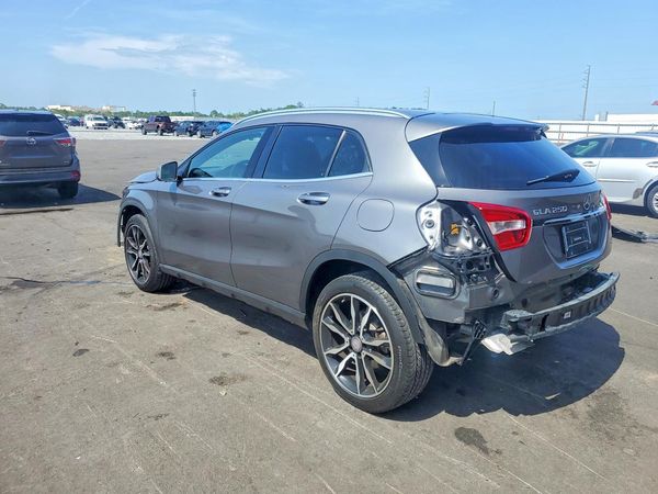 2016 MERCEDES-BENZ GLA GLA250