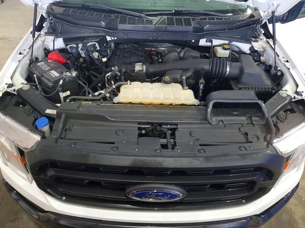 2022 FORD F150 SuperCab — Engine bay