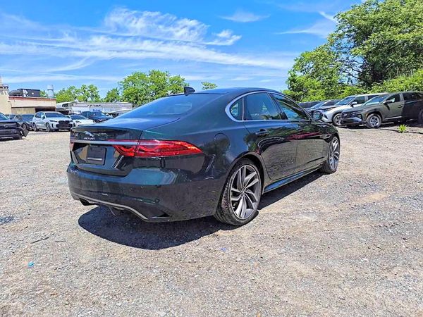 2024 JAGUAR XF P300 R-Dynamic SE