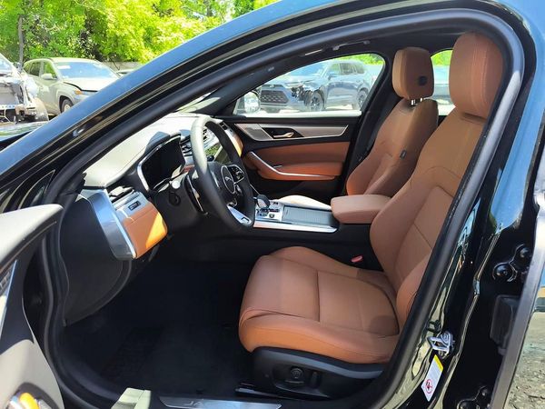 2024 JAGUAR XF P300 R-Dynamic SE