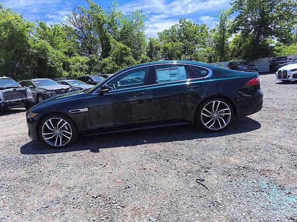 2024 JAGUAR XF P300 R-Dynamic SE