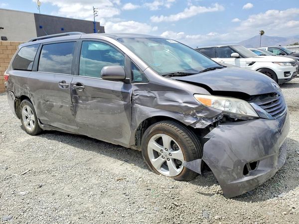 2017 TOYOTA SIENNA LE Mobility/LE
